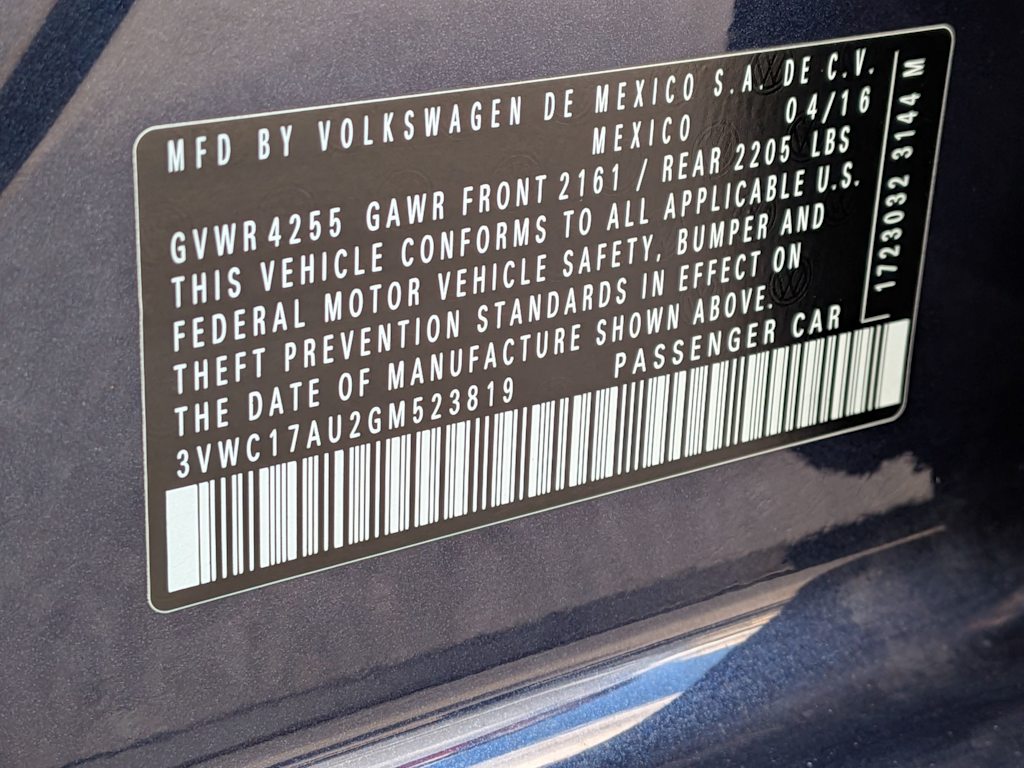 Thumbnail: 2016 Volkswagen Golf - 18
