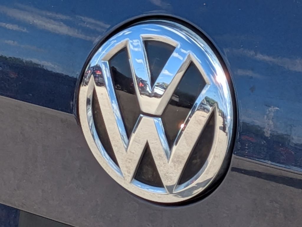 Thumbnail: 2016 Volkswagen Golf - 6
