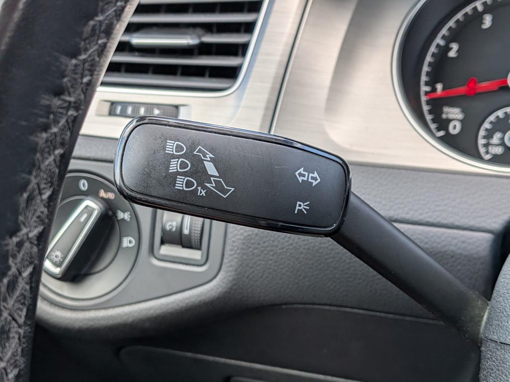 Thumbnail: 2016 Volkswagen Golf - 31