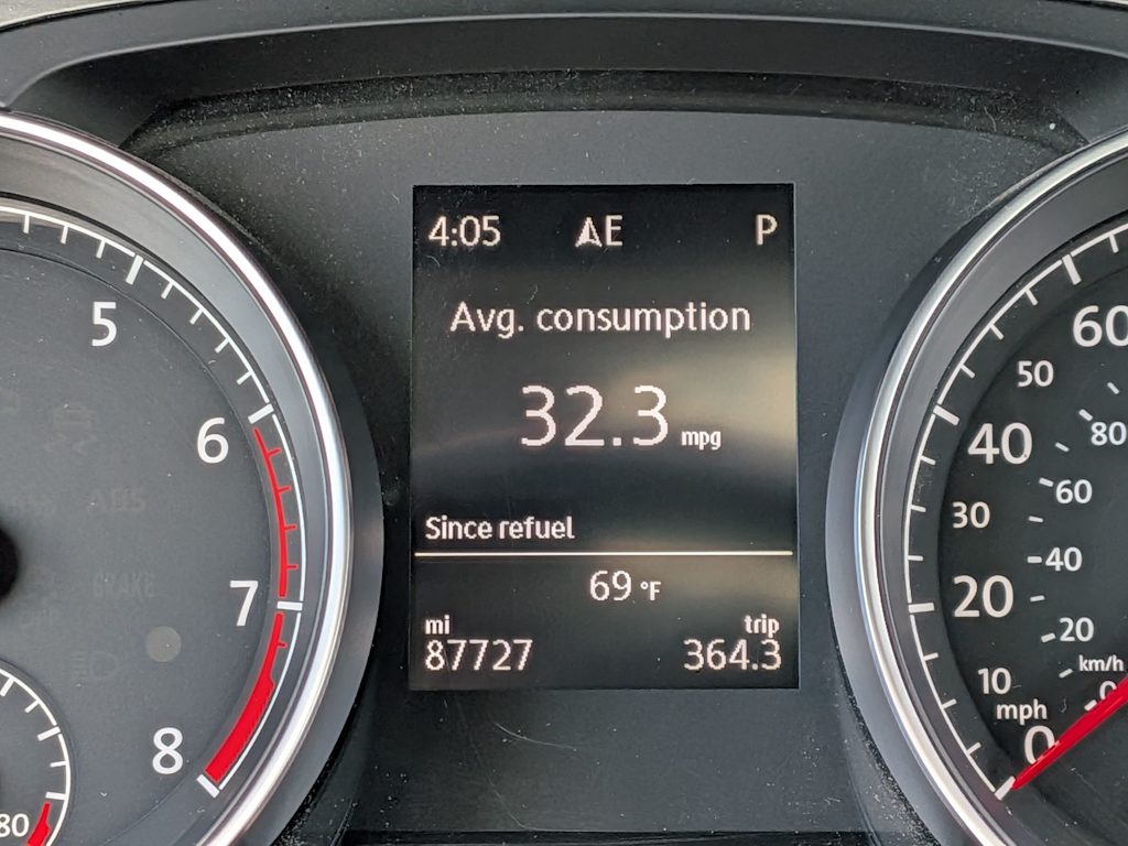 Thumbnail: 2016 Volkswagen Golf - 32