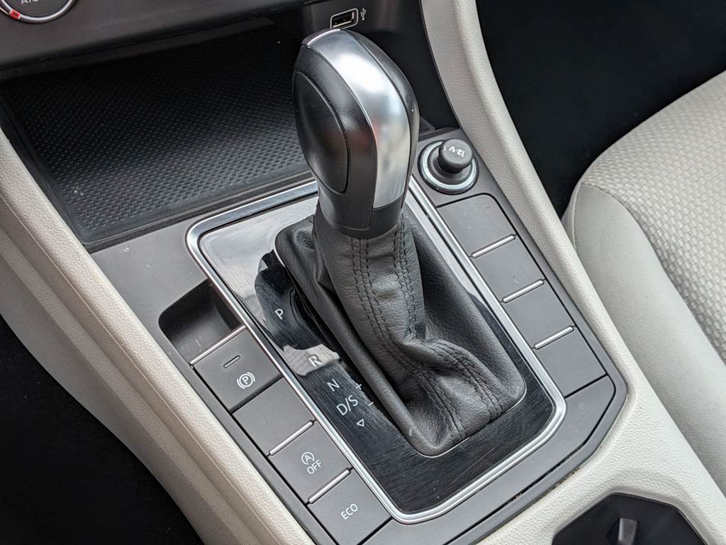 Thumbnail: 2019 Volkswagen Jetta - 15