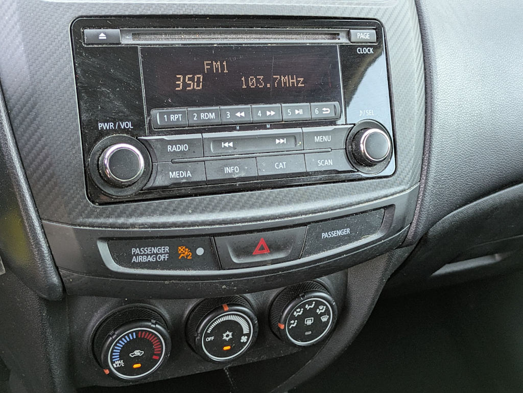 Thumbnail: 2015 Mitsubishi Outlander Sport - 14