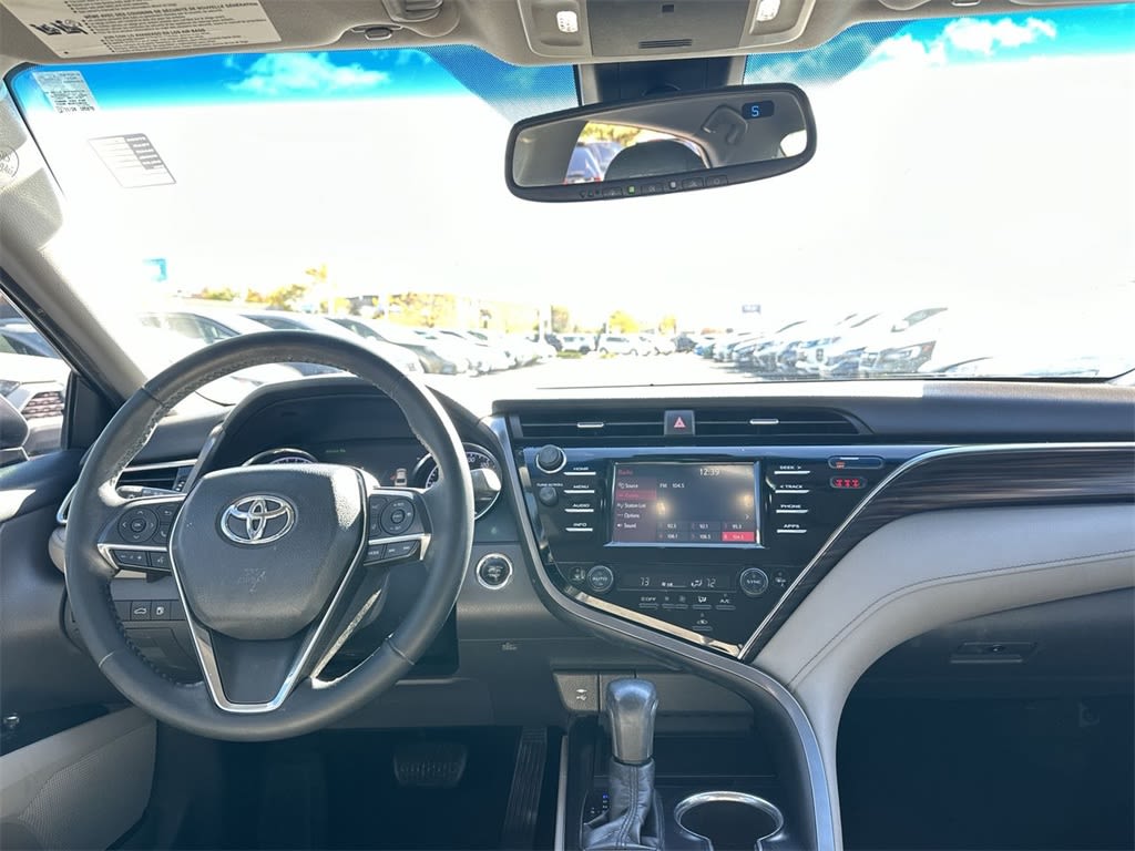 2018 Toyota Camry XLE 2