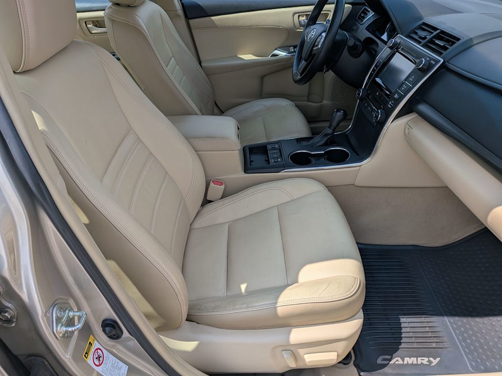 Thumbnail: 2015 Toyota Camry - 10