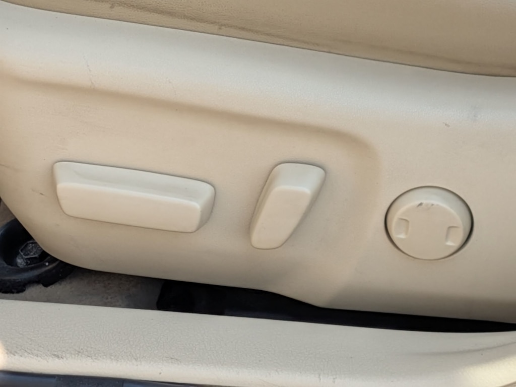 Thumbnail: 2015 Toyota Camry - 23