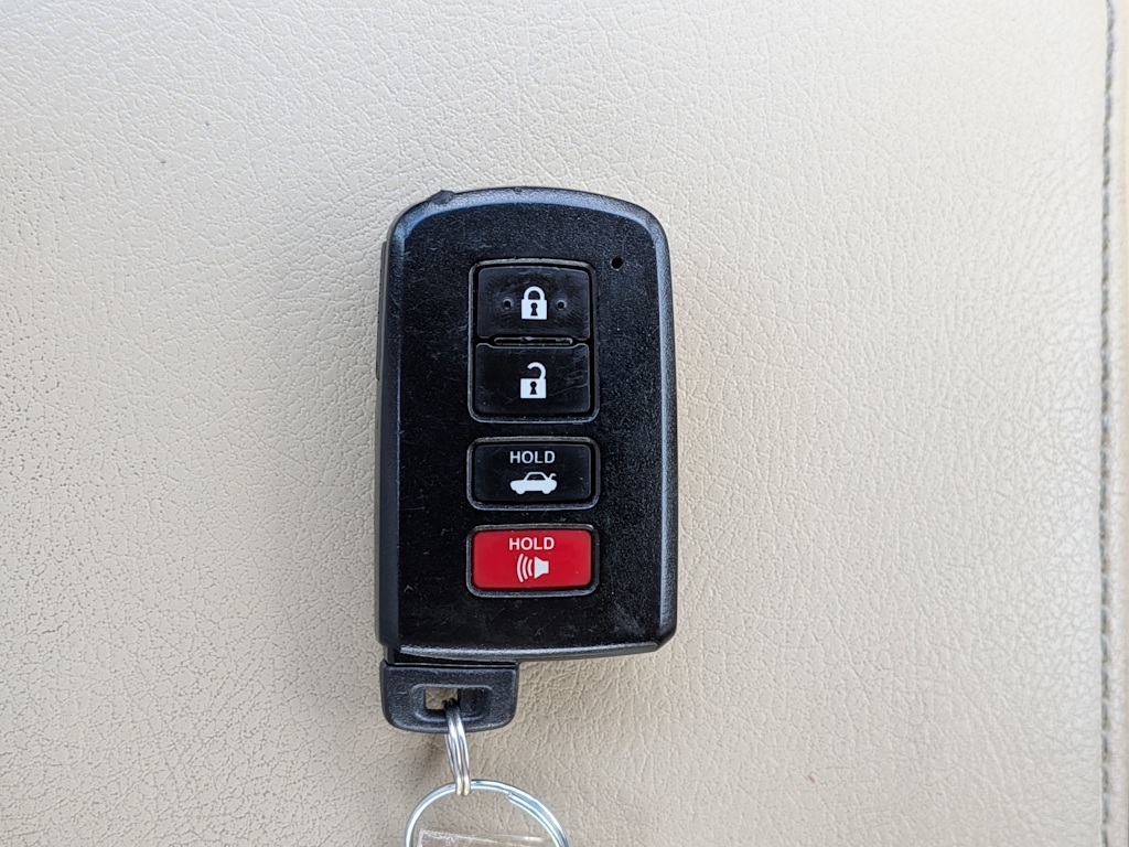 Thumbnail: 2015 Toyota Camry - 16