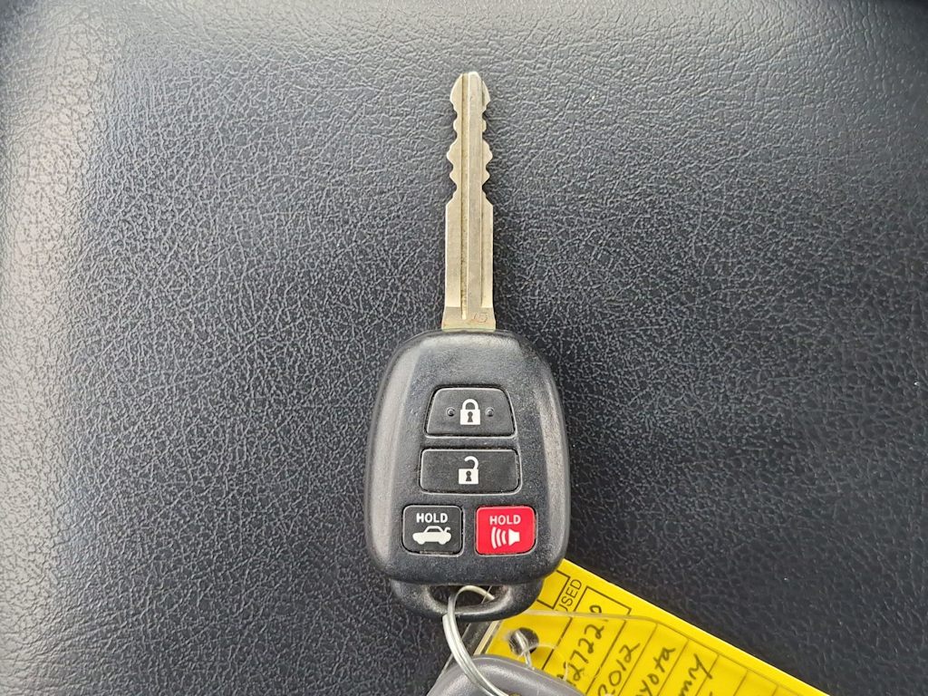 Thumbnail: 2012 Toyota Camry - 19
