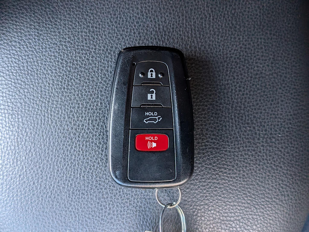 Thumbnail: 2021 Toyota RAV4 - 16