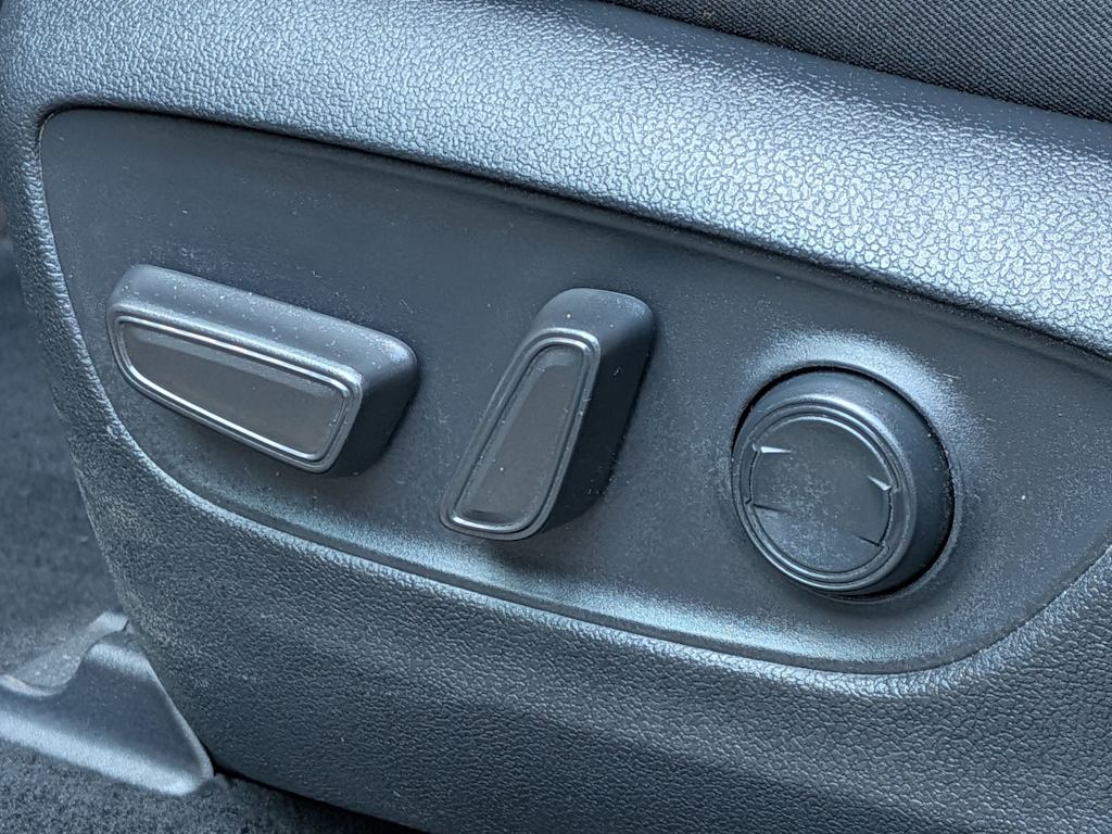 Thumbnail: 2021 Toyota RAV4 - 25