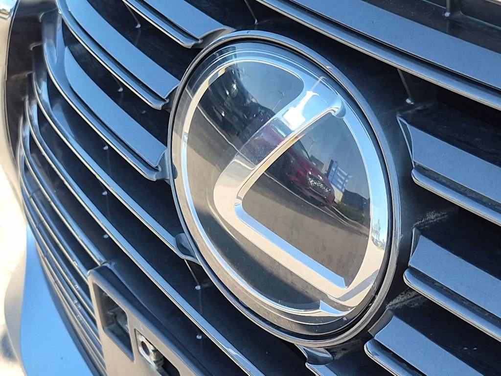 Thumbnail: 2017 Lexus ES - 24
