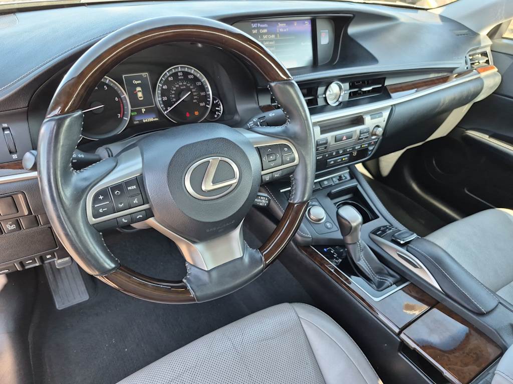 Thumbnail: 2017 Lexus ES - 2