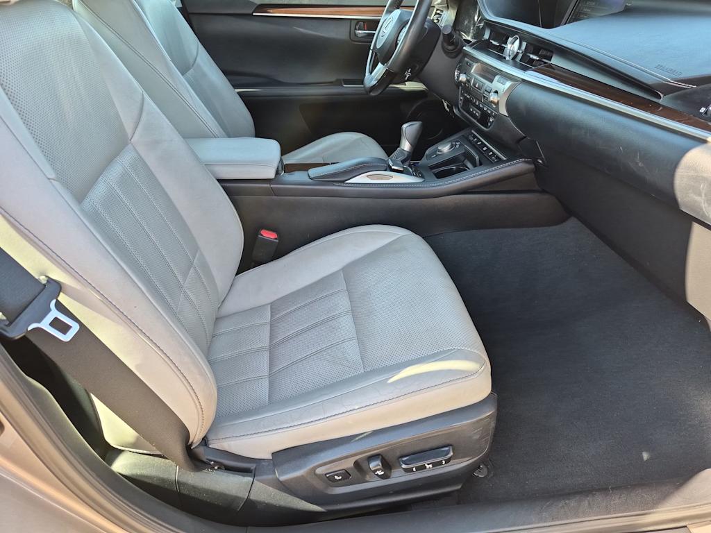 Thumbnail: 2017 Lexus ES - 29