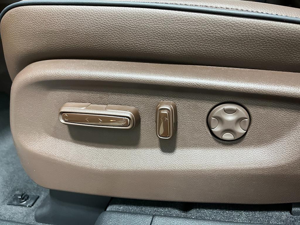 2025 Honda Odyssey Touring 19