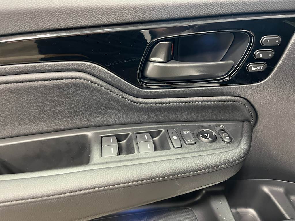 2025 Honda Odyssey Touring 21