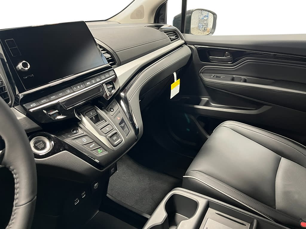 2025 Honda Odyssey Touring 13