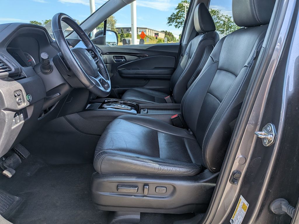 Thumbnail: 2019 Honda Pilot - 10