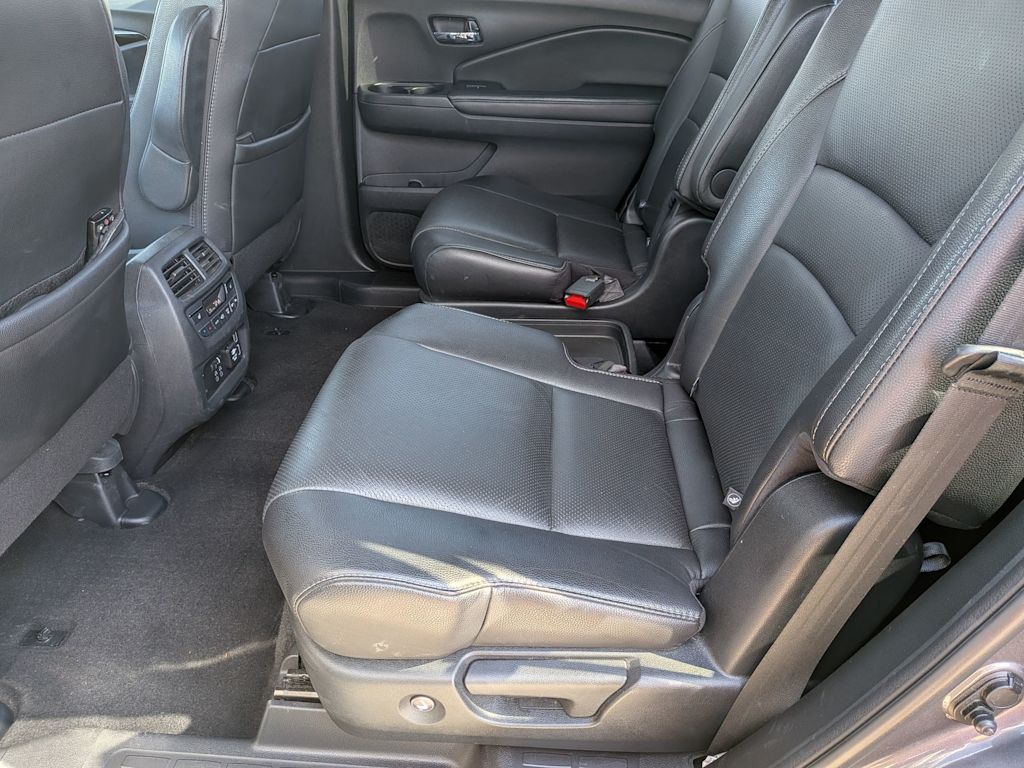 Thumbnail: 2019 Honda Pilot - 12