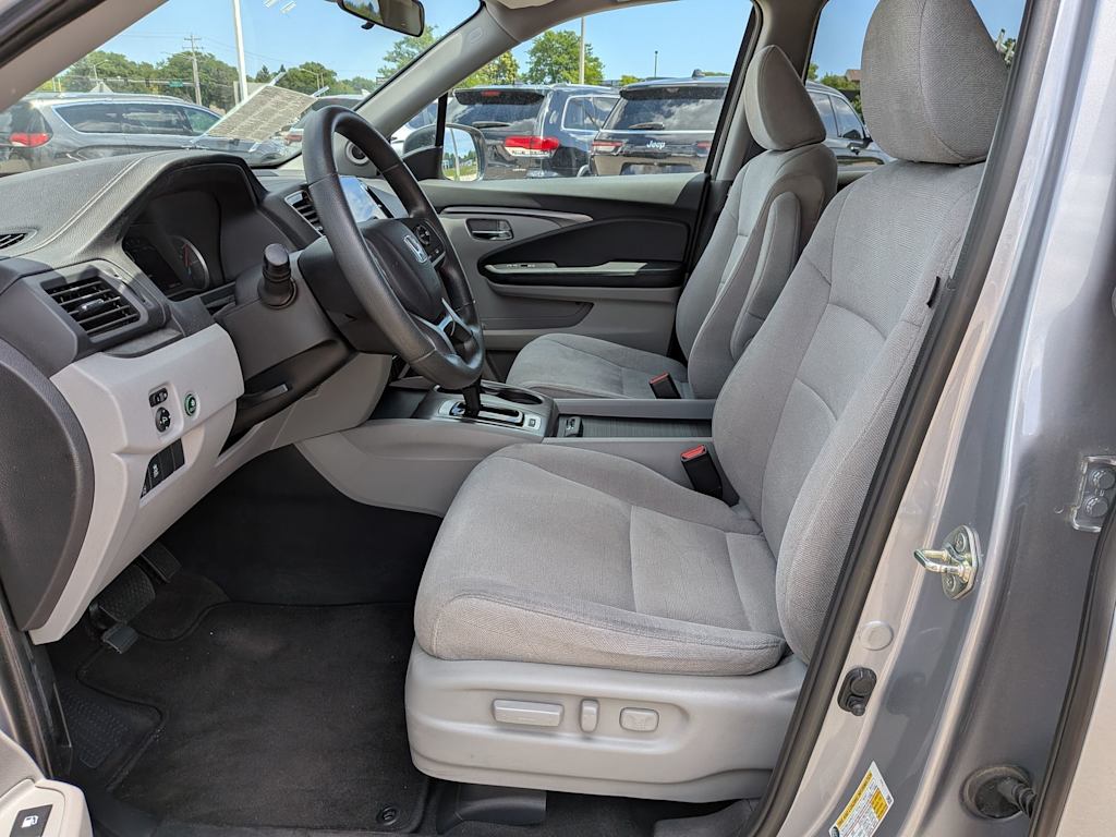 Thumbnail: 2019 Honda Pilot - 10
