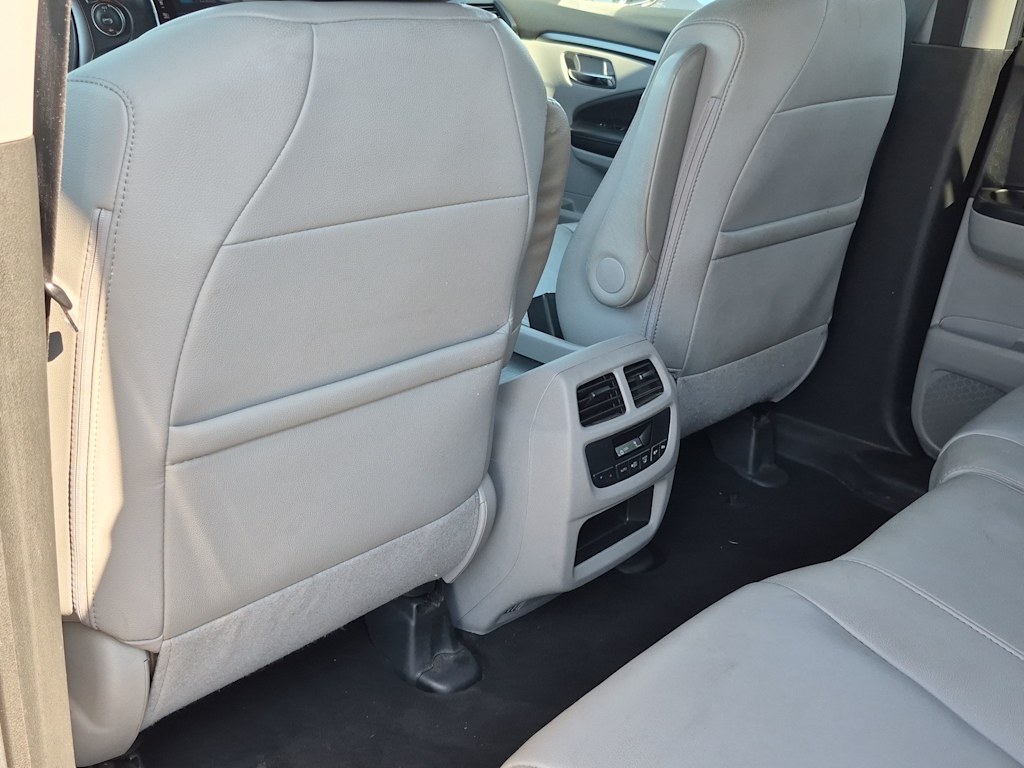 Thumbnail: 2018 Honda Pilot - 17