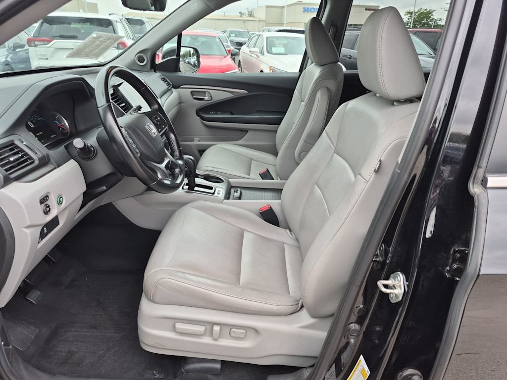 Thumbnail: 2019 Honda Pilot - 10