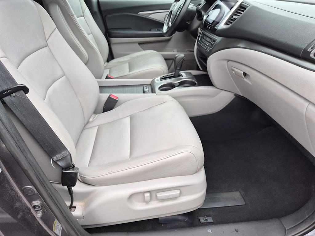 Thumbnail: 2016 Honda Pilot - 11