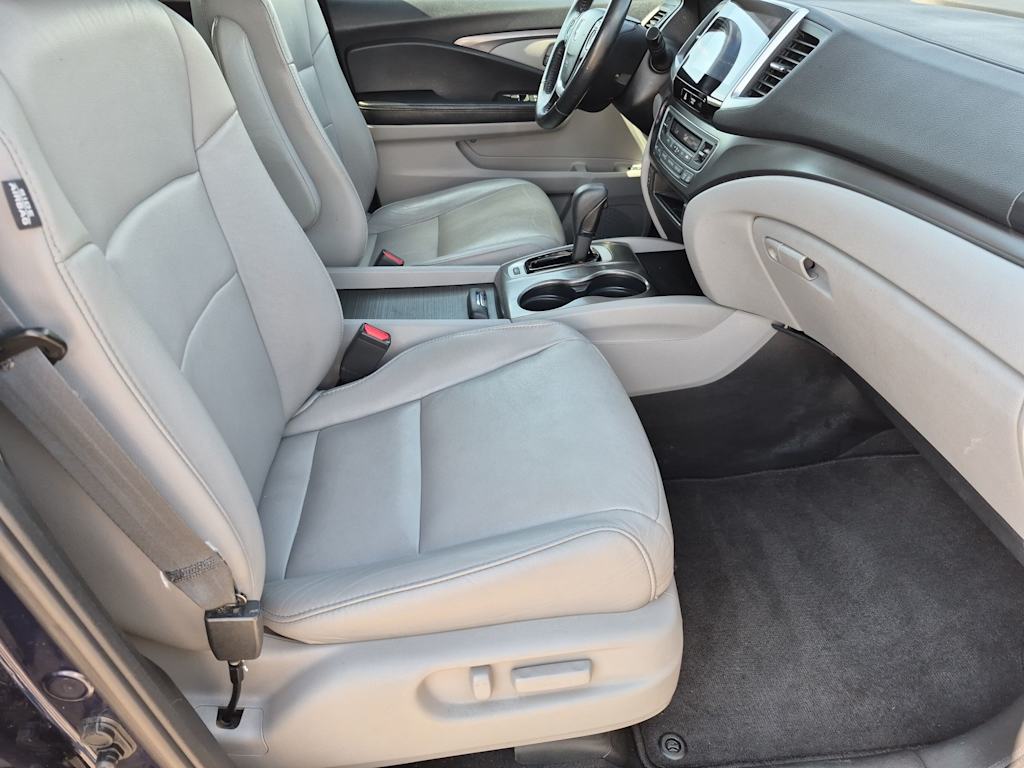 Thumbnail: 2017 Honda Pilot - 11