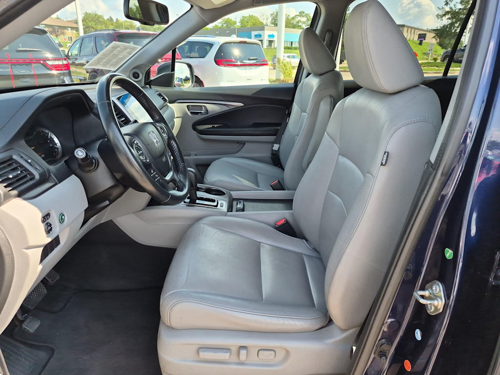 Thumbnail: 2017 Honda Pilot - 10