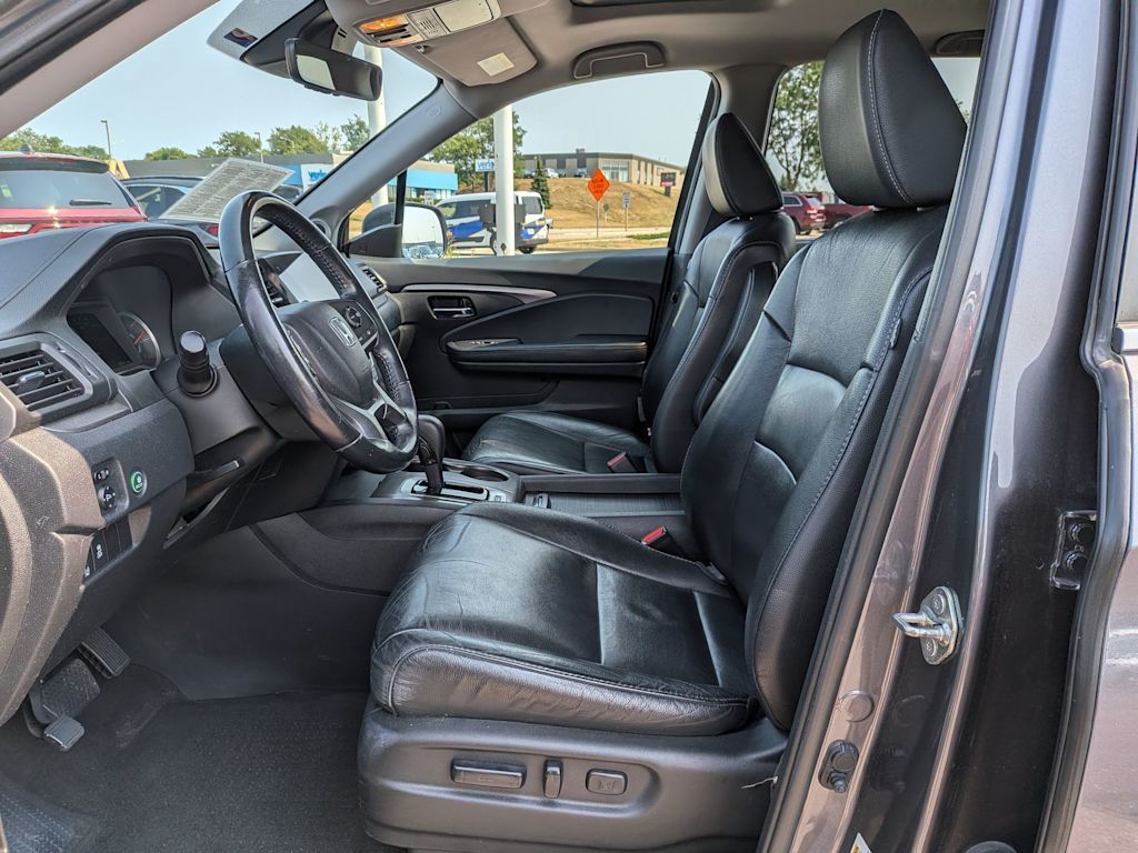 Thumbnail: 2019 Honda Pilot - 10
