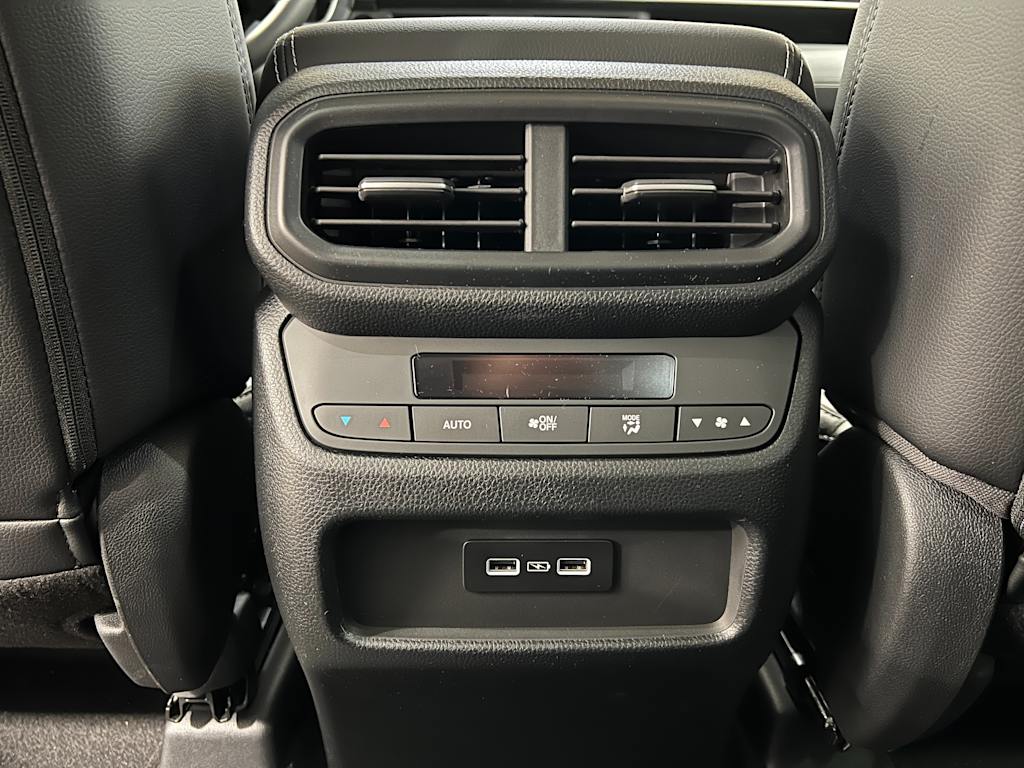 2025 Honda Pilot Touring 34