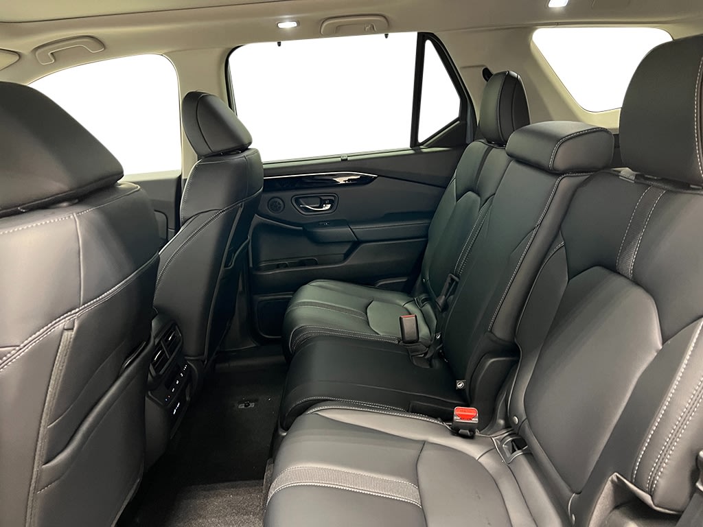 2025 Honda Pilot Touring 33