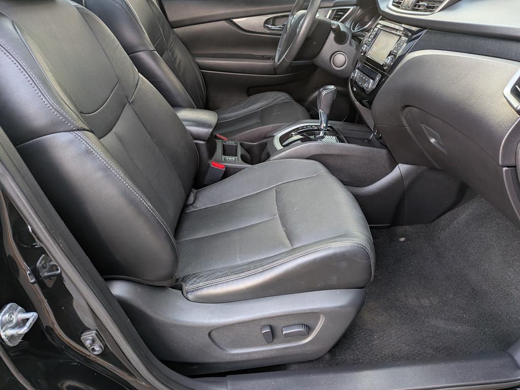 Thumbnail: 2015 Nissan Rogue - 10