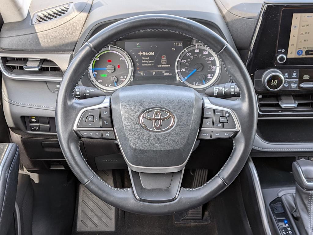 Thumbnail: 2023 Toyota Highlander - 12