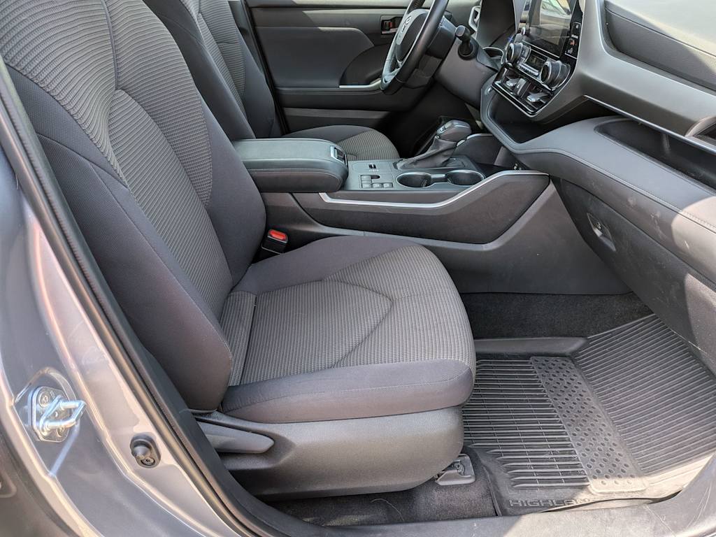 Thumbnail: 2023 Toyota Highlander - 10