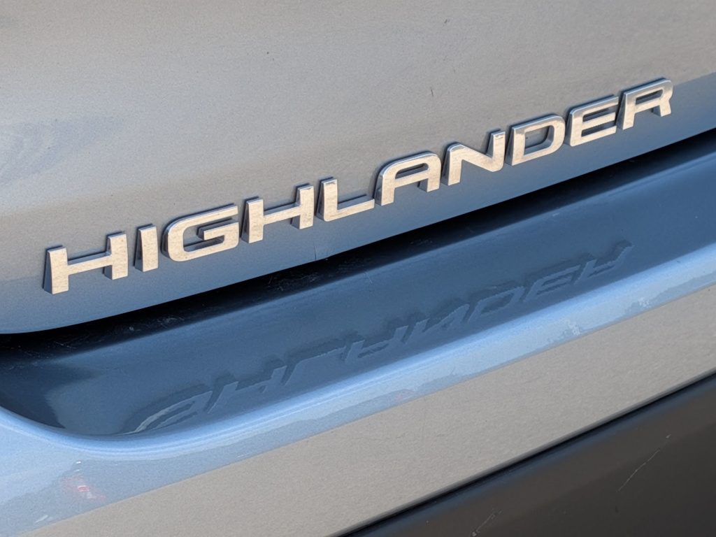 Thumbnail: 2023 Toyota Highlander - 6
