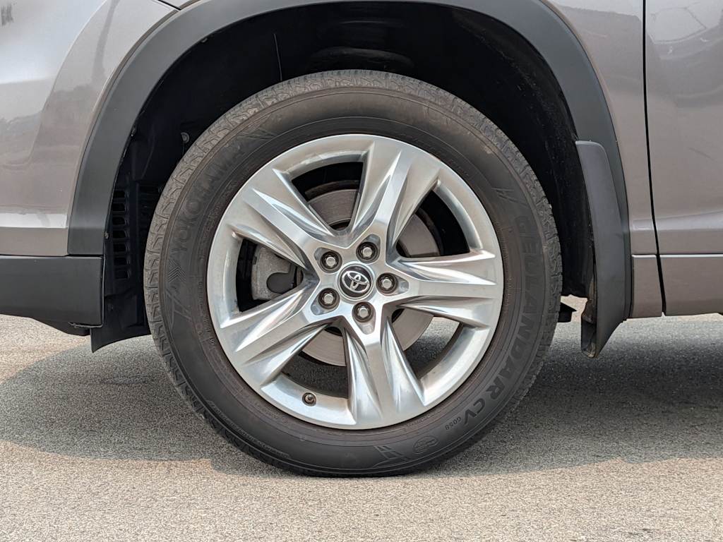 Thumbnail: 2016 Toyota Highlander - 7
