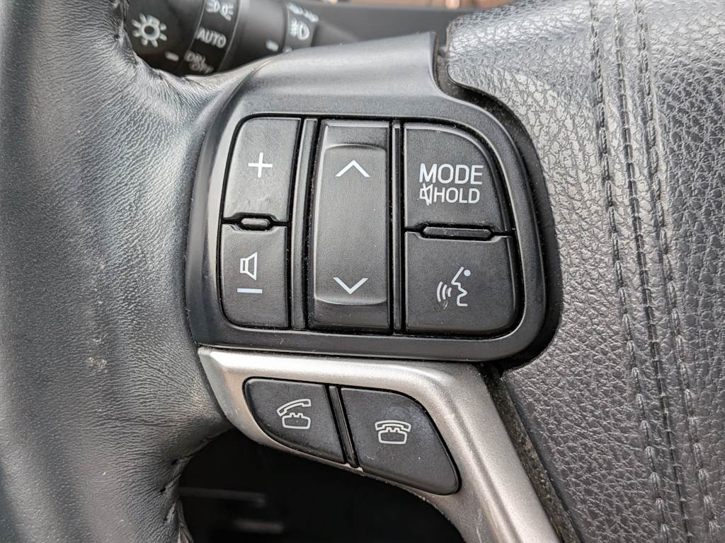 Thumbnail: 2016 Toyota Highlander - 29