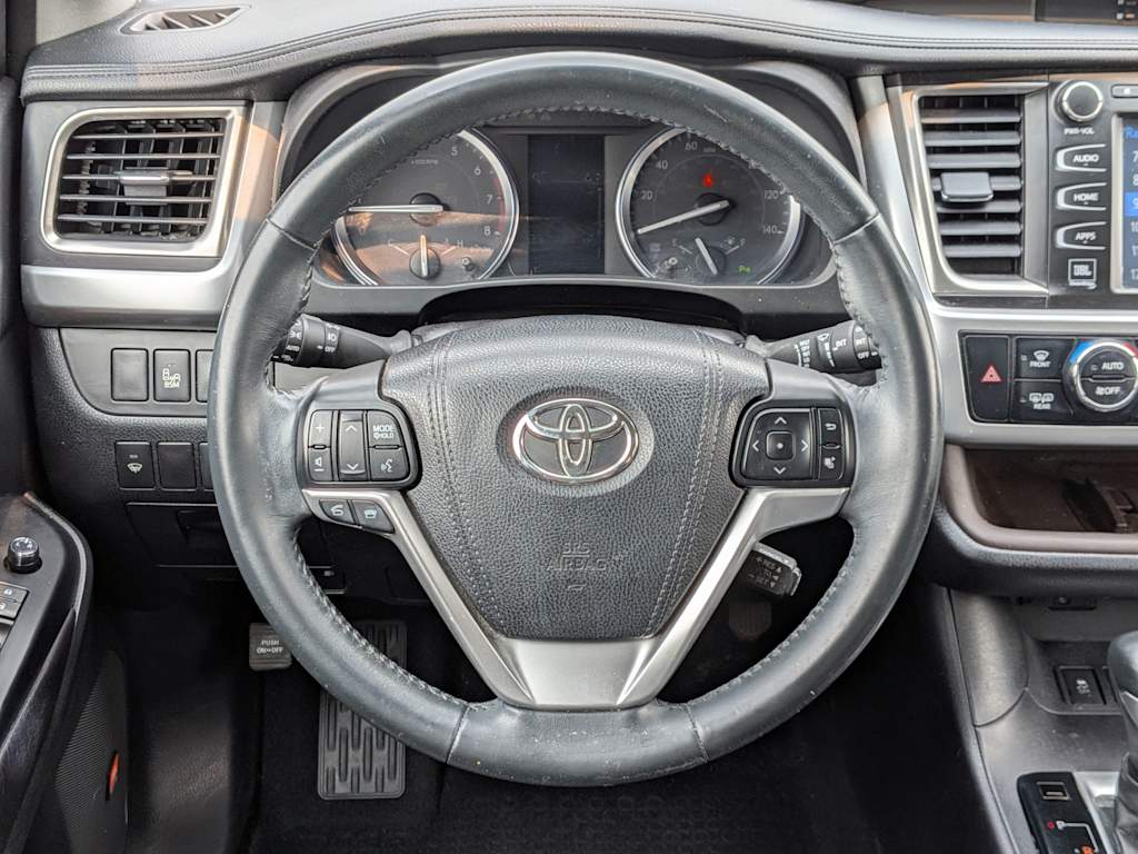 Thumbnail: 2016 Toyota Highlander - 12