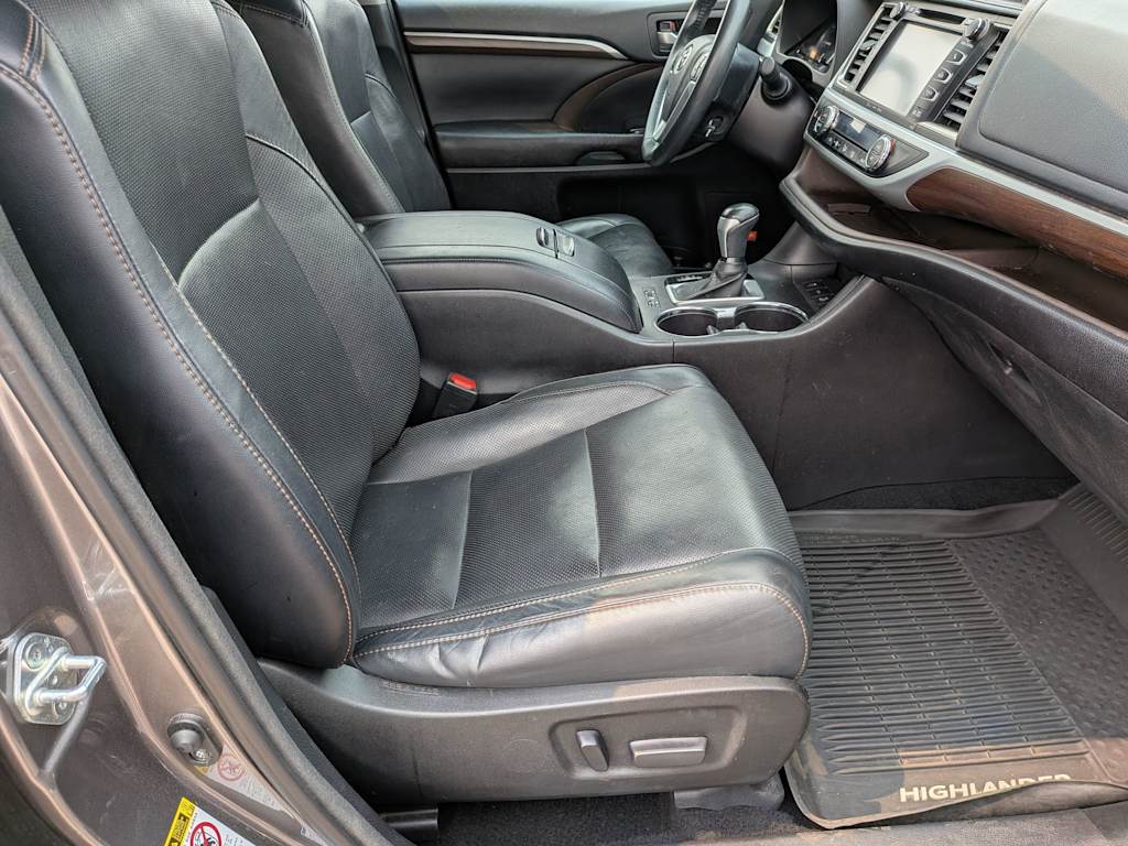 Thumbnail: 2016 Toyota Highlander - 10