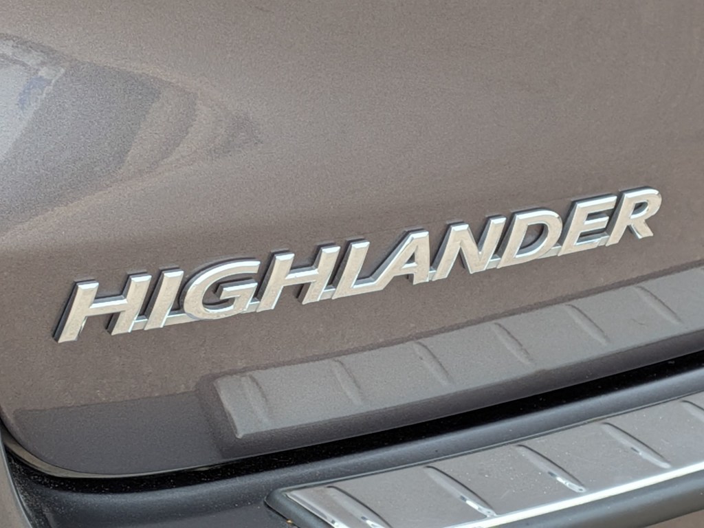 Thumbnail: 2016 Toyota Highlander - 6