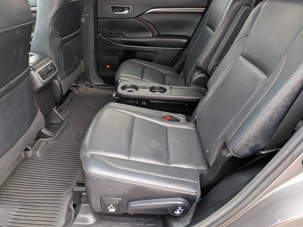 Thumbnail: 2016 Toyota Highlander - 11