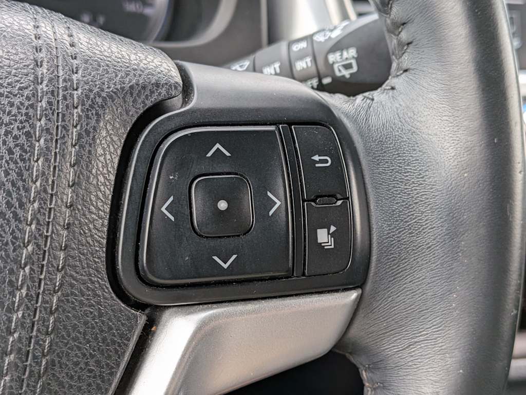 Thumbnail: 2016 Toyota Highlander - 30