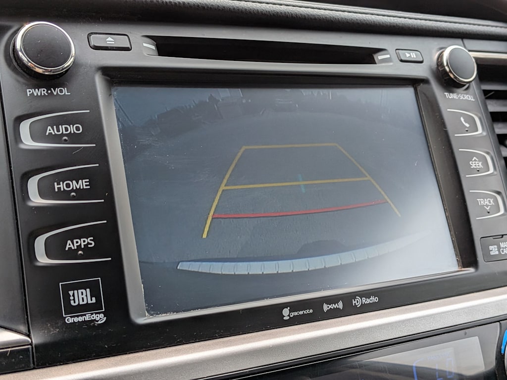 Thumbnail: 2016 Toyota Highlander - 32