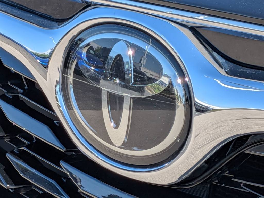 Thumbnail: 2020 Toyota Highlander - 23