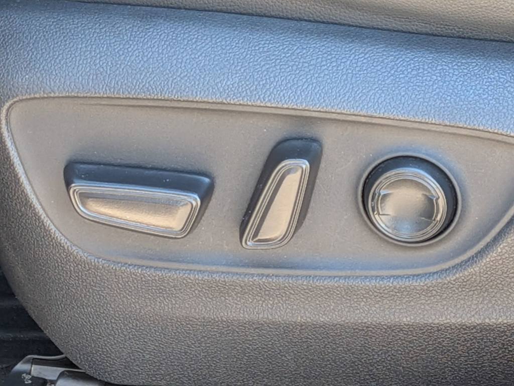 Thumbnail: 2020 Toyota Highlander - 24