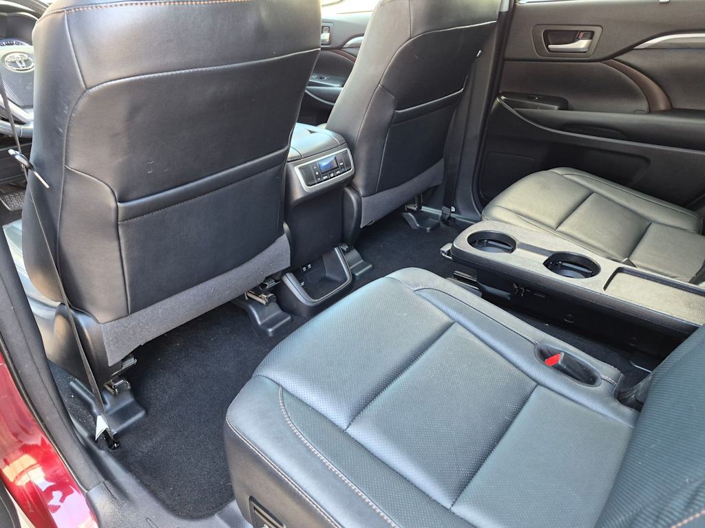 Thumbnail: 2017 Toyota Highlander - 11