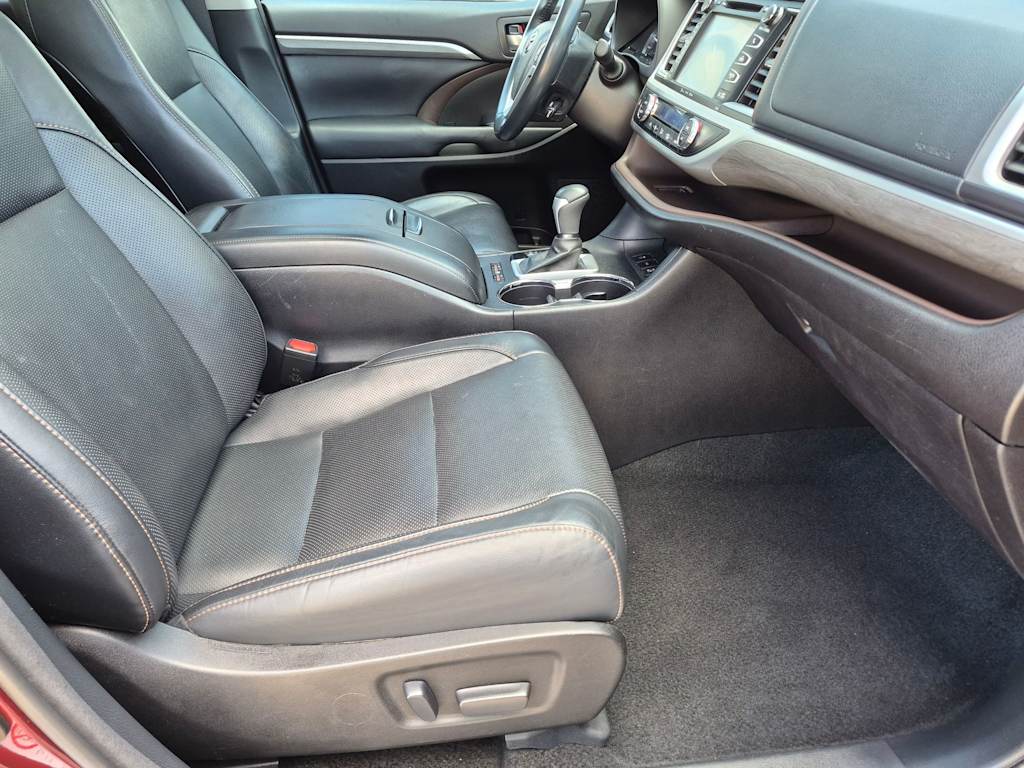 Thumbnail: 2017 Toyota Highlander - 10