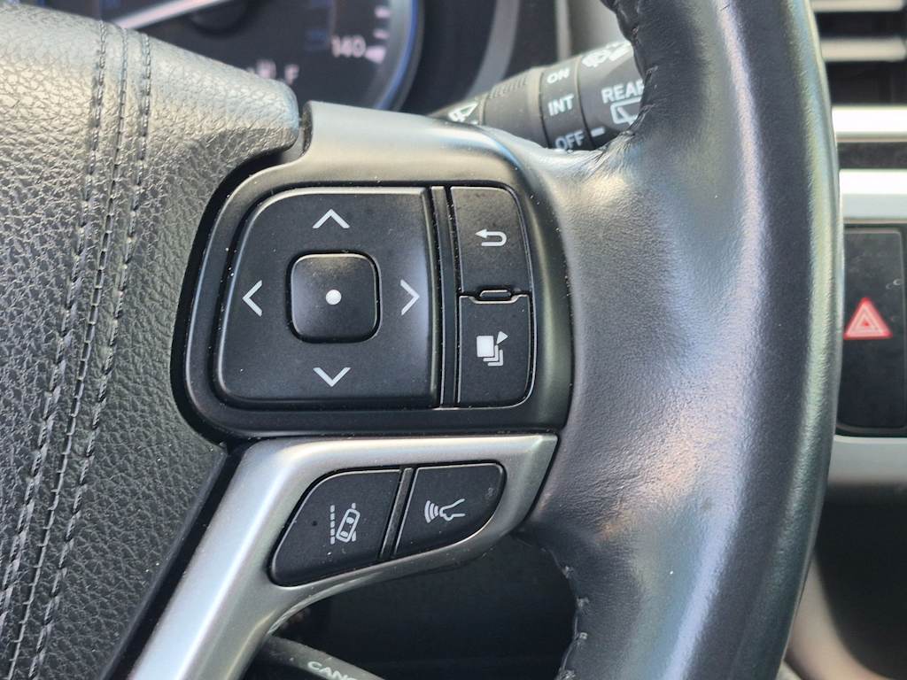 Thumbnail: 2017 Toyota Highlander - 31