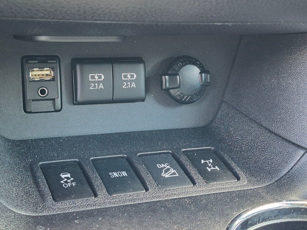 Thumbnail: 2017 Toyota Highlander - 35
