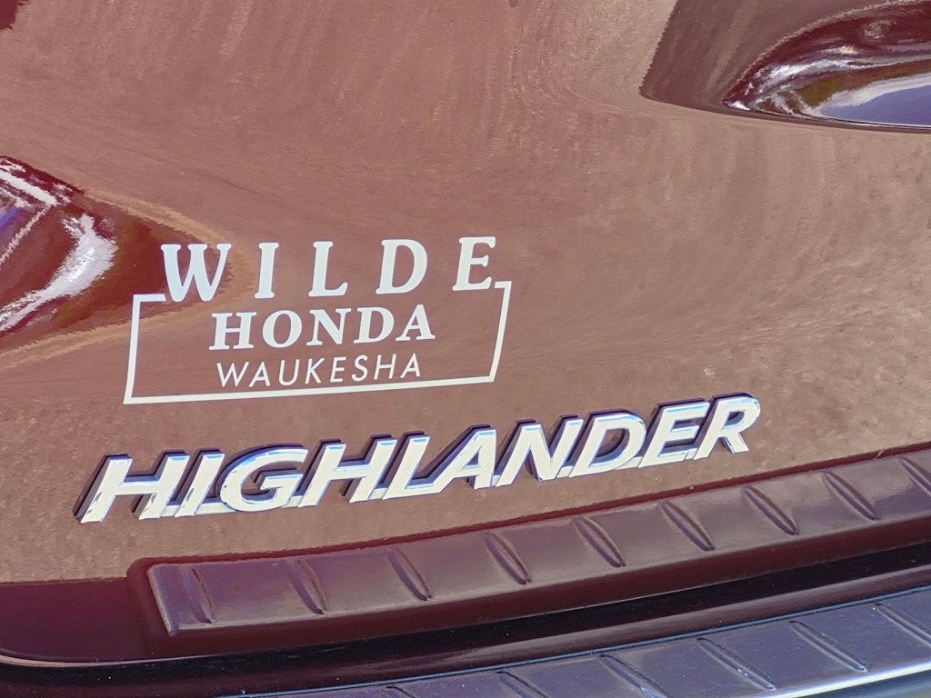 Thumbnail: 2017 Toyota Highlander - 24