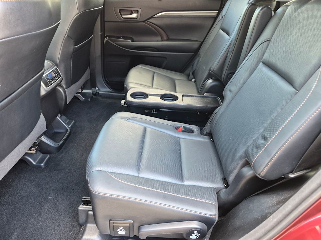 Thumbnail: 2017 Toyota Highlander - 27